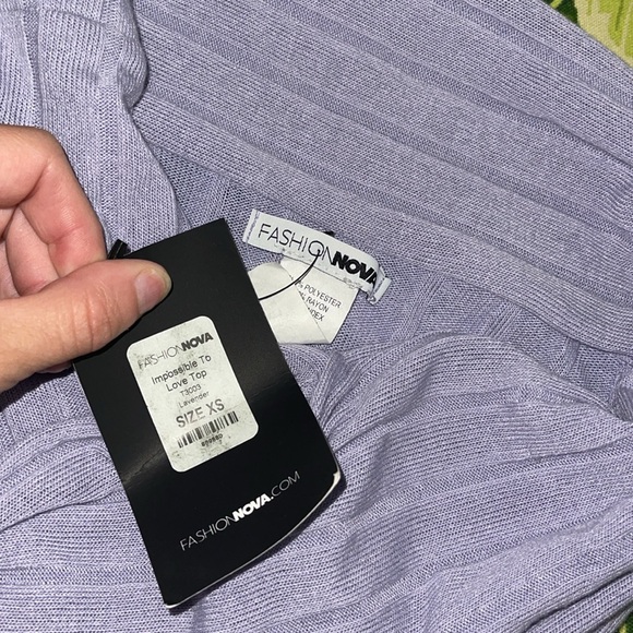 NWT Fashion Nova “impossible to love” top - Picture 3 of 3